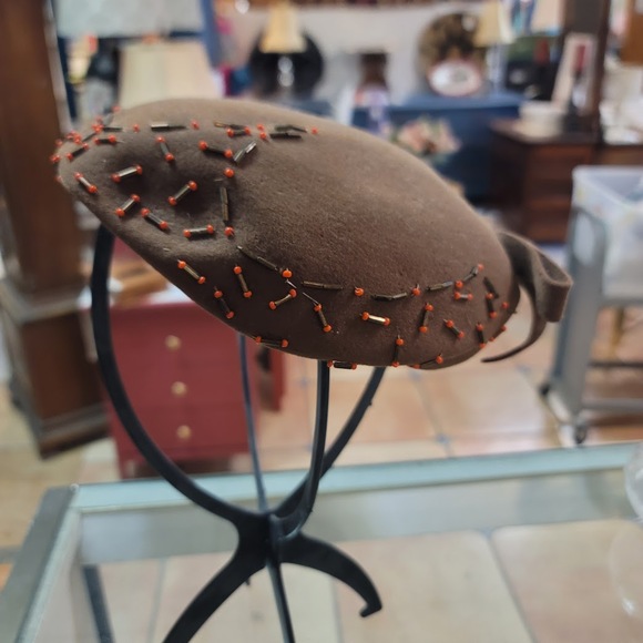 Vintage 1950's Ferncraft large felt wool Brown Coral beads hat caputlet - Picture 11 of 13